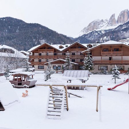 Hotel Sella Ronda Serenella Campitello di Fassa Exterior foto